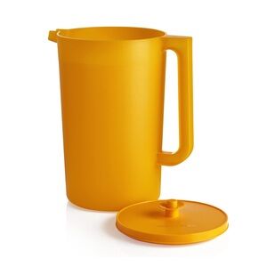 Tupperware classic pitcher